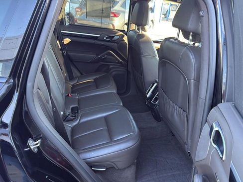 Used 2018 Porsche Cayenne Platinum Edition w/ Premium Package Plus image 14