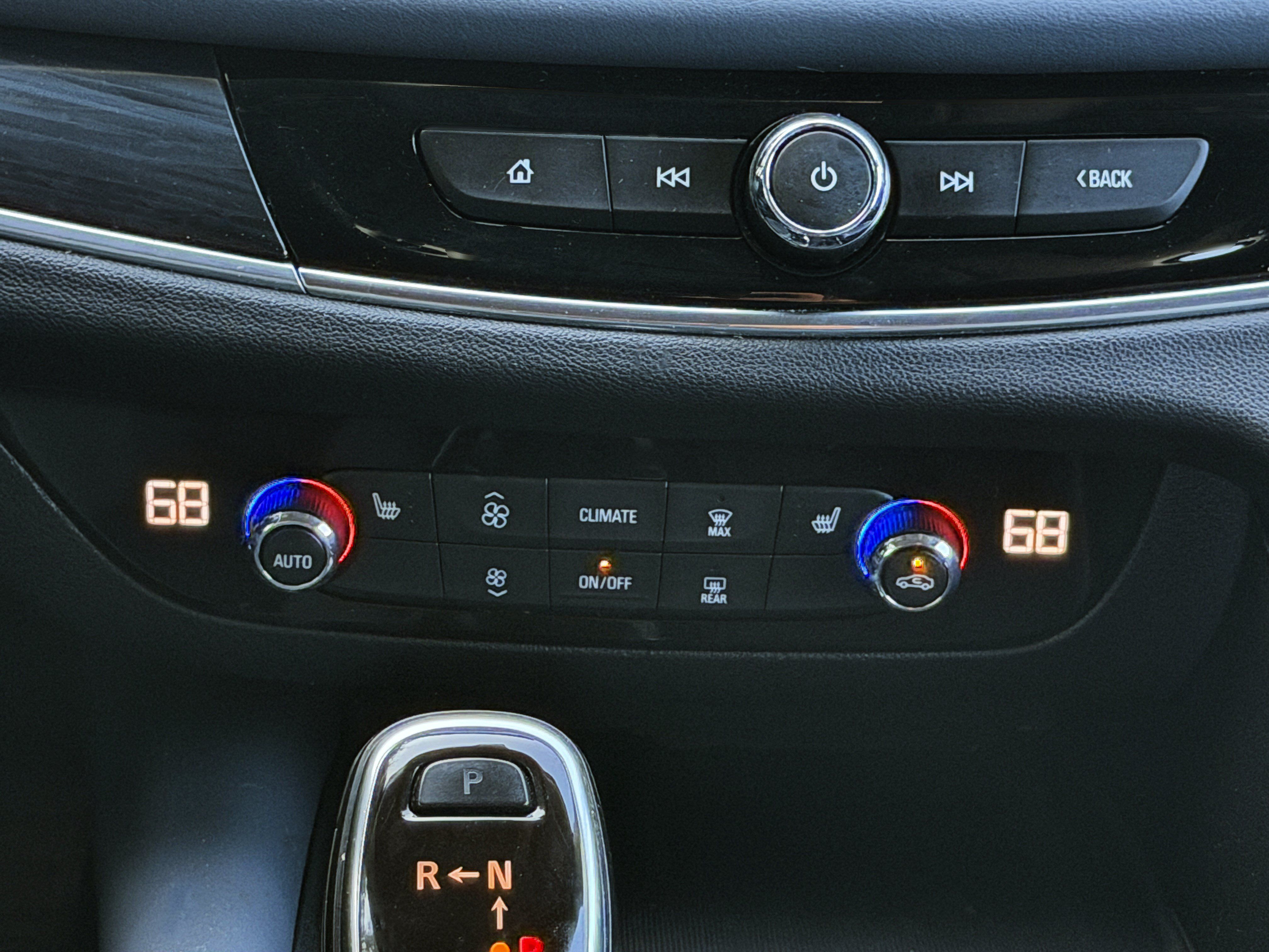 Used 2020 Buick Enclave Essence FWD image 10