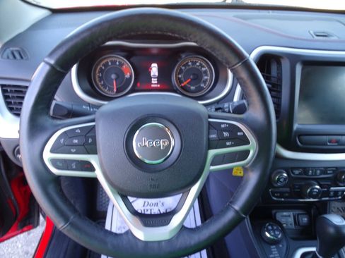 Used 2017 Jeep Cherokee 4WD Trailhawk w/ Cold Weather Group image 15
