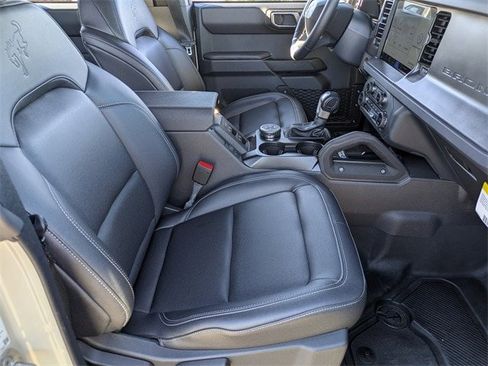 New 2025 Ford Bronco Badlands image 13