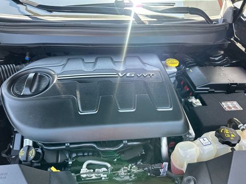 Used 2020 Jeep Cherokee Trailhawk AWD/4WD image 22