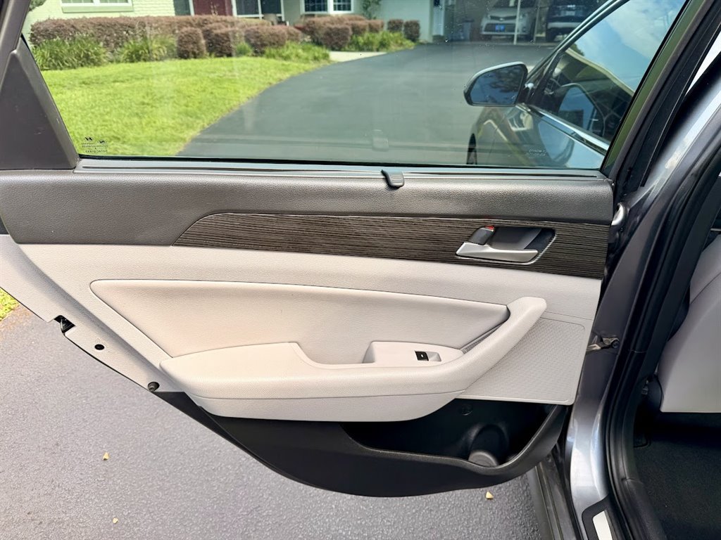 Used 2018 Hyundai Sonata Limited w/ Ultimate Package 07 FWD image 22