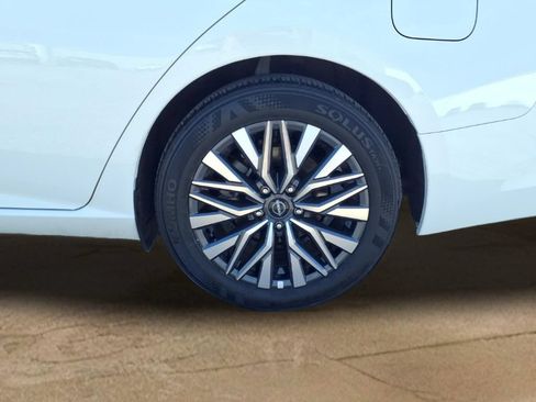 Used 2025 Nissan Altima 2.5 SV FWD image 25