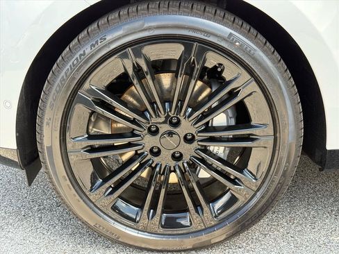 New 2026 Land Rover Range Rover Long Wheelbase SE AWD/4WD image 23