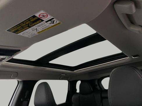 New 2025 Mitsubishi Outlander SE image 32