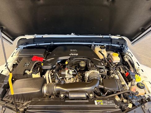 Used 2020 Jeep Wrangler Unlimited Sahara AWD/4WD image 30