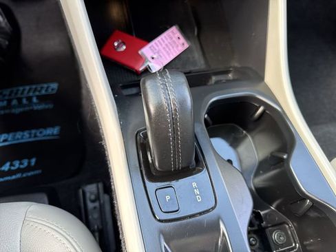 Used 2019 Volvo XC40 T5 Momentum AWD/4WD image 16