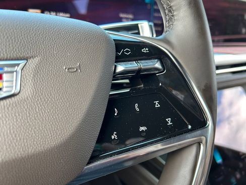 Used 2025 Cadillac Escalade Premium Luxury RWD image 29