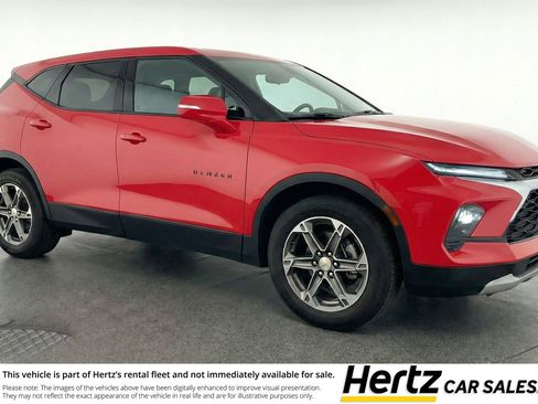 Used 2025 Chevrolet Blazer LT FWD image 1