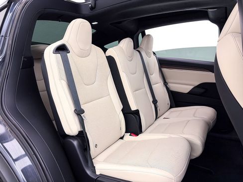 Used 2023 Tesla Model X image 32