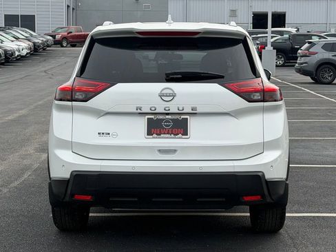 Used 2026 Nissan Rogue SV w/ SV Premium Package image 6