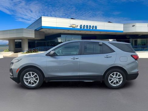 Used 2023 Chevrolet Equinox LS w/ LS Convenience Package image 3