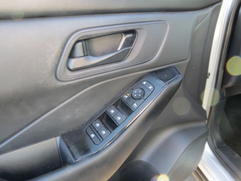 Used 2024 Nissan Rogue S FWD image 13