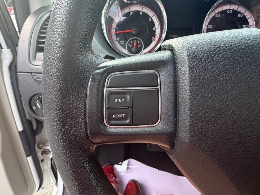 Used 2019 Dodge Grand Caravan SE FWD image 32