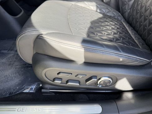 Used 2023 Genesis GV60 Performance image 32