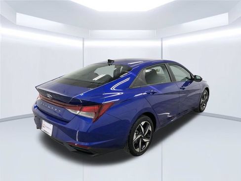 Used 2023 Hyundai Elantra SEL w/ Convenience Package FWD image 13