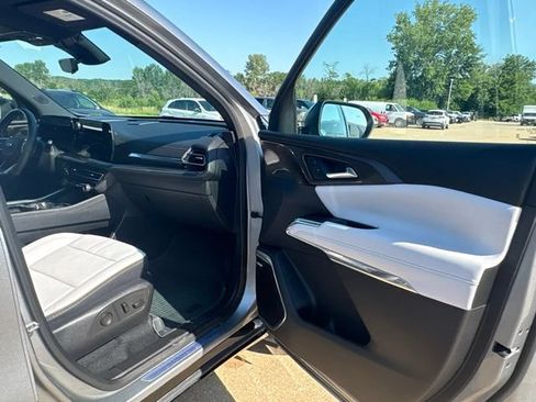 Used 2026 Chevrolet Traverse High Country AWD/4WD image 44