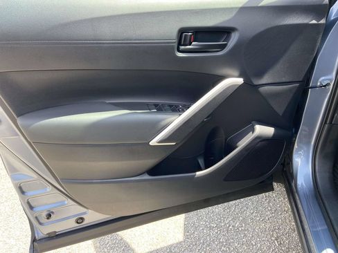 Used 2025 Toyota Corolla Cross LE FWD image 12