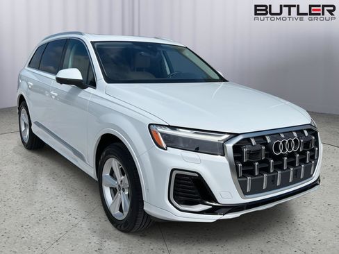 Certified 2025 Audi Q7 3.0T Premium w/ Convenience Package image 3