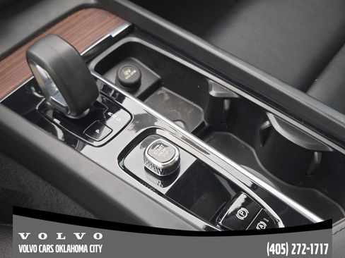 Certified 2023 Volvo XC60 B5 Plus w/ Protection Package Premier image 19