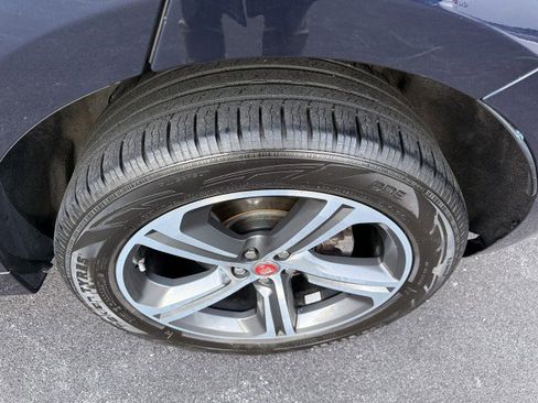 Used 2018 Jaguar F-PACE R-Sport image 11