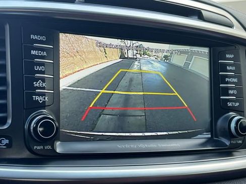 Used 2018 Kia Sorento SX image 24