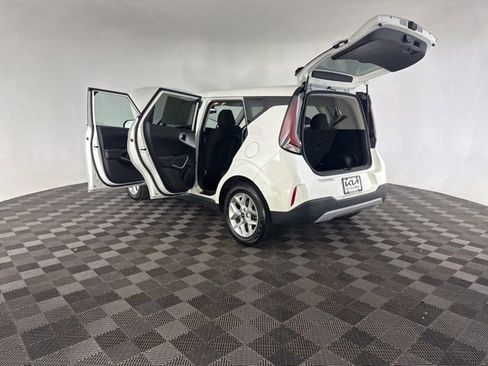 Certified 2024 Kia Soul S image 17