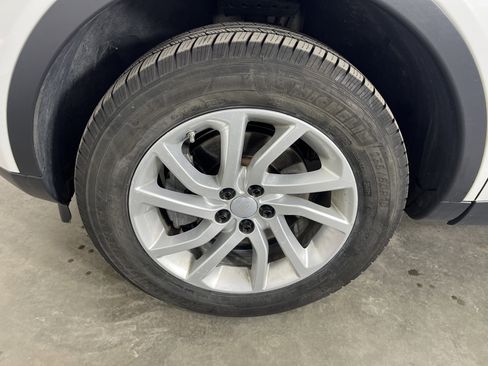 Used 2019 Land Rover Discovery Sport HSE image 25