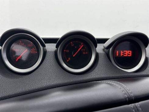 Used 2016 Nissan 370Z w/ Sport Package image 23