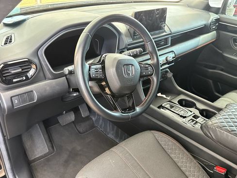 Used 2025 Honda Pilot Sport image 10