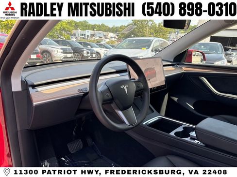 Used 2024 Tesla Model Y Long Range AWD/4WD image 4