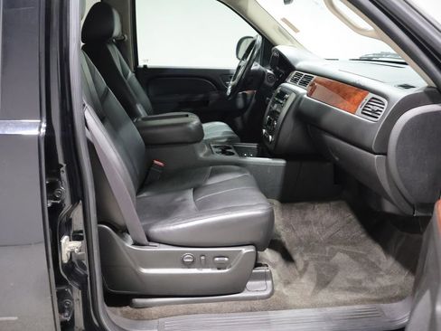 Used 2011 GMC Yukon SLT w/ SLT-2 Equipment Package AWD/4WD image 21