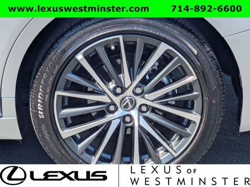 Certified 2025 Lexus ES 300h w/ Premium Package image 13