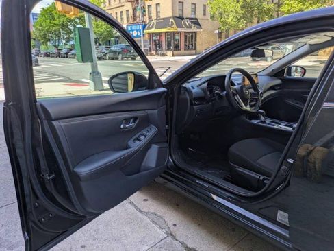 Used 2024 Nissan Sentra SV w/ SV Premium Package image 9