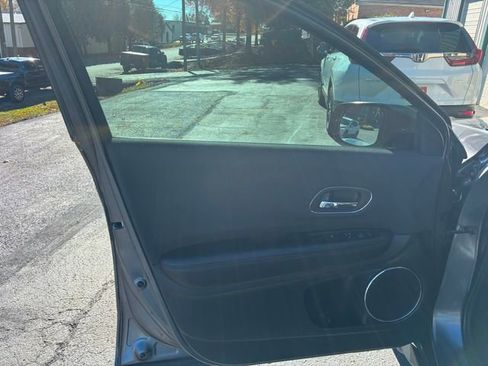 Used 2022 Honda HR-V EX image 16