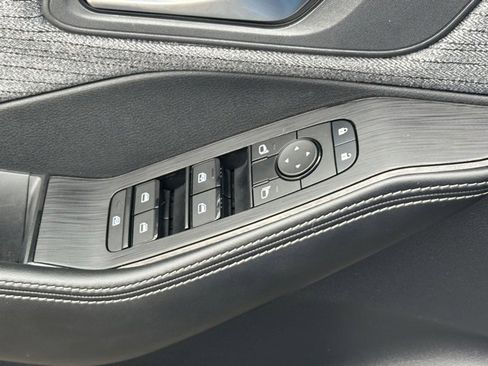 Certified 2023 Nissan Rogue SV image 22