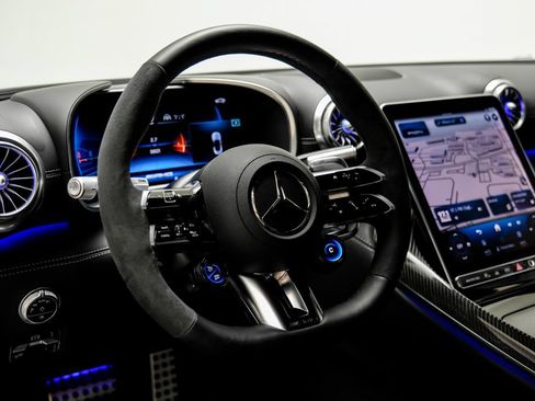 Used 2023 Mercedes-Benz SL 63 AMG 4MATIC image 17