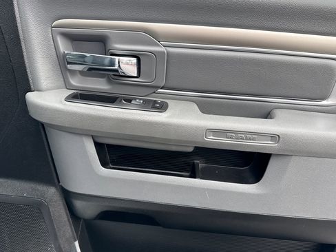 Used 2019 RAM 1500 Classic SLT w/ Luxury Group image 21