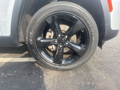 Used 2024 Jeep Grand Cherokee Altitude image 46