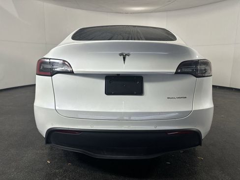Used 2020 Tesla Model Y Long Range image 10