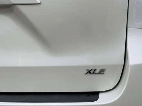 Used 2018 Toyota Sienna XLE FWD image 42