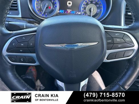 Used 2017 Chrysler 300 C RWD image 9