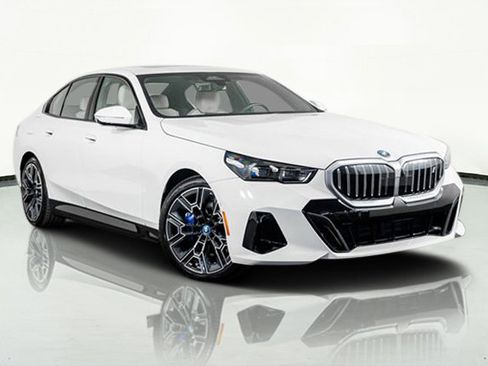 Used 2025 BMW i5 xDrive40 w/ M Sport Package image 4