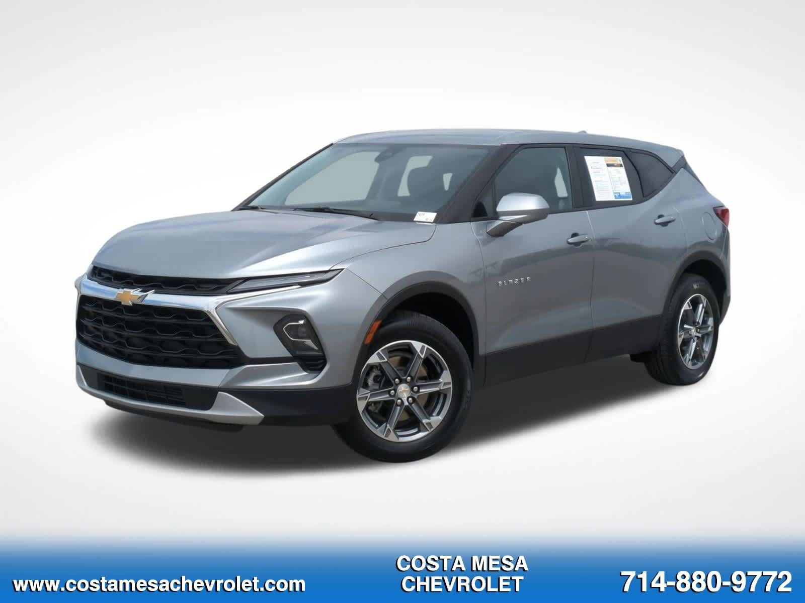 Used 2025 Chevrolet Blazer LT FWD image 1