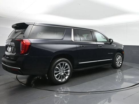 Used 2022 GMC Yukon XL SLT w/ SLT Premium Package AWD/4WD image 7