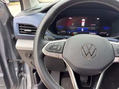 Used 2023 Volkswagen Taos SE FWD image 18