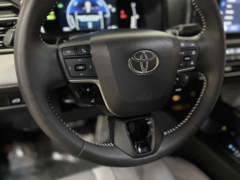 Used 2025 Toyota Camry SE w/ Convenience Package FWD image 35