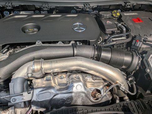 Used 2025 Mercedes-Benz GLA 250 4MATIC image 37