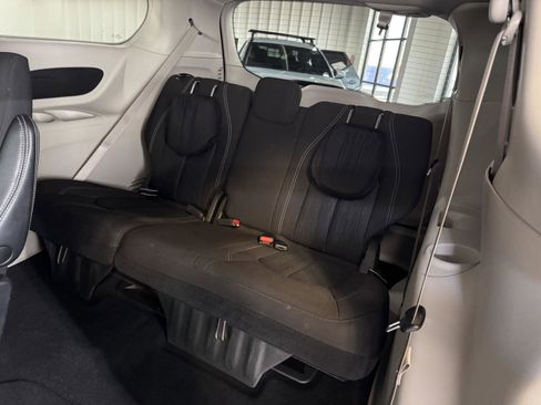 Used 2022 Chrysler Voyager LX FWD image 25