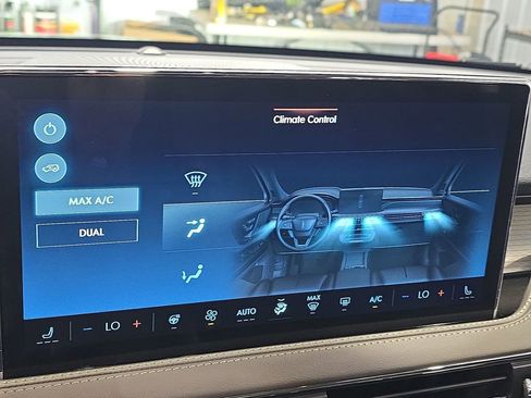 Used 2025 Lincoln Corsair AWD w/ Equipment Group 101A image 23